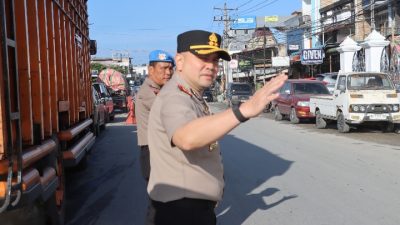 Kapolres Humbahas Turun Langsung Gatur Lalu Lintas di Pagi Hari 