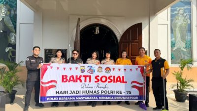 Sambut Hari Jadi Humas Polri ke-75, Bid Humas Polda Sumut Gelar Bakti Sosial Bersihkan Rumah Ibadah