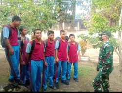 Babinsa Koramil 17/Balige Berikan Motivasi kepada Siswa SMKN 1 Balige