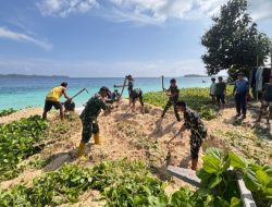 Satgas TMMD ke-130 Kodim 0319/Mentawai Bersama Warga Laksanakan Pembersihan Lingkungan di Dusun Kampung Desa Tuapejat