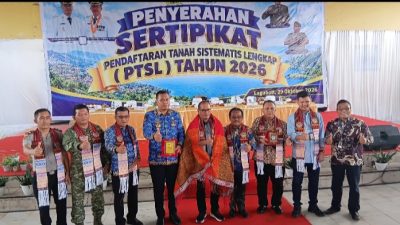 Mewakili Dandim, Danramil 16/Laguboti Hadiri Undangan Penyerahan Sertifikat PTSL