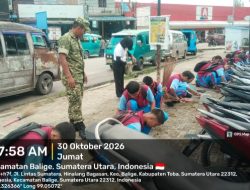 Babinsa Ajak Siswa SMKN 1 Balige Fokus Belajar dalam Menuntut Ilmu di Sekolah