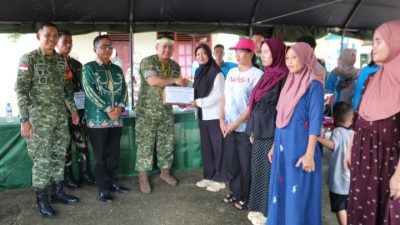 Tim Wasev TMMD ke-130 Tiba di Bumi Sikerei, Tinjau Program Pembangunan dan Peduli Kesehatan Masyarakat