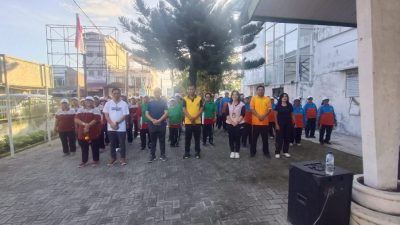Suasana Penuh Kebersamaan, Kapolsek Porsea dan Lansia Gelar Senam Bersama dan Jalan Sehat, Tingkatkan Sinergi dan Kebugaran 